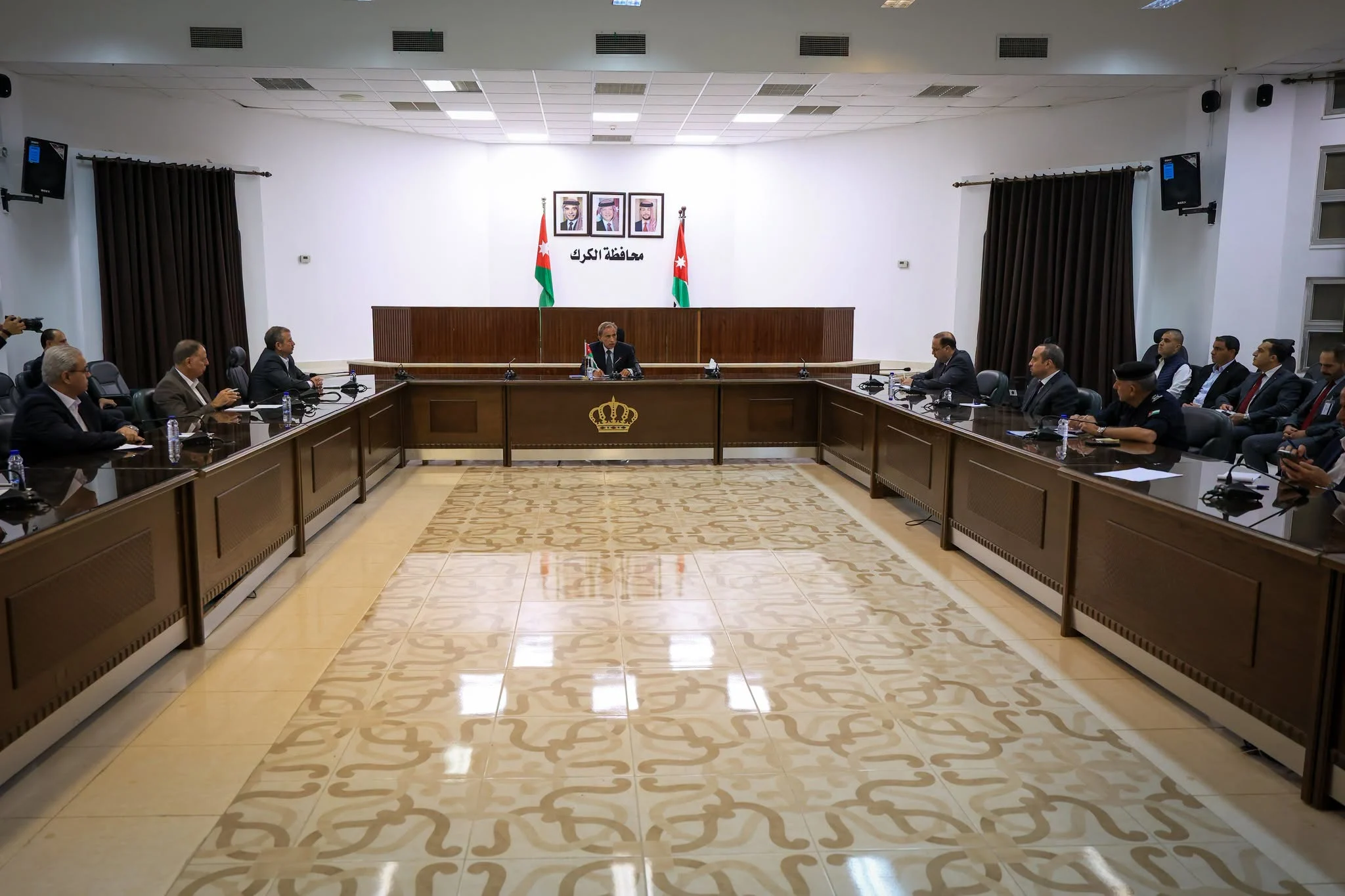 رئيس الوزراء: توجيهات الملك بتسخير كل أجهزتنا ومواردنا لجلب المجرمين للعدالة