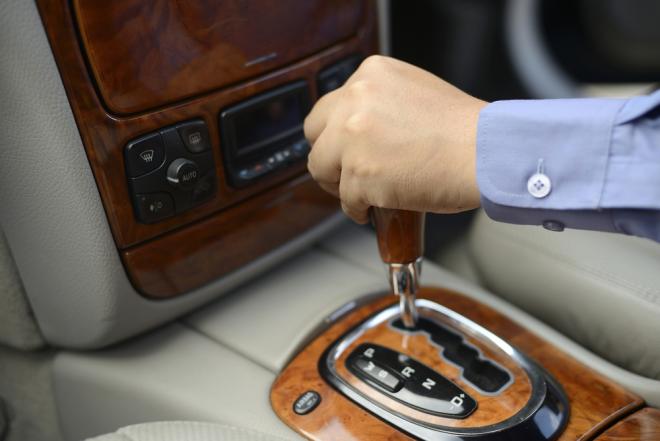 بالصور .. تعلم قيادة السيارة الأوتوماتيكية في 11 خطوة 