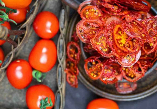 وصفات الطماطم المجففة السهلة: أفكار مبتكرة لأطباق لذيذة