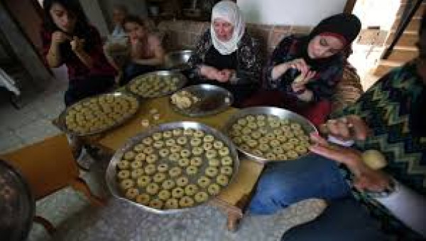  خبير تغذية يحذر من الاندفاع على أكل الكعك والبسكويت في العيد