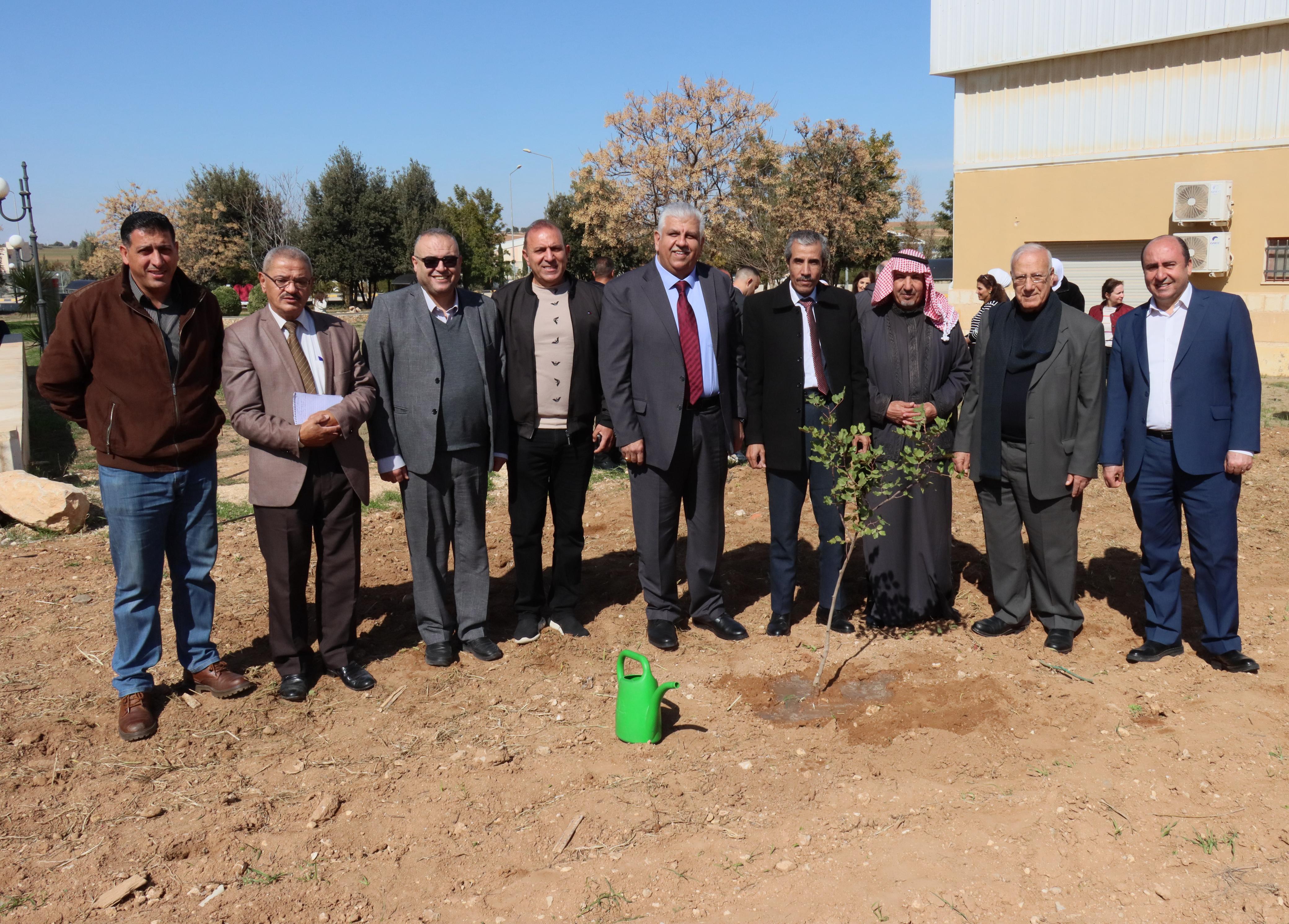 الجامعة الأميركية في مادبا تحتفل بيوم الشجرة بزراعة الأشجار داخل الحرم  الجامعي