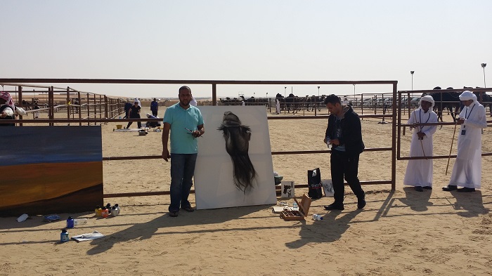 فنانون عرب وأجانب يلتقون لرسم ( الإبل ) في صحراء ليوا الإماراتية
