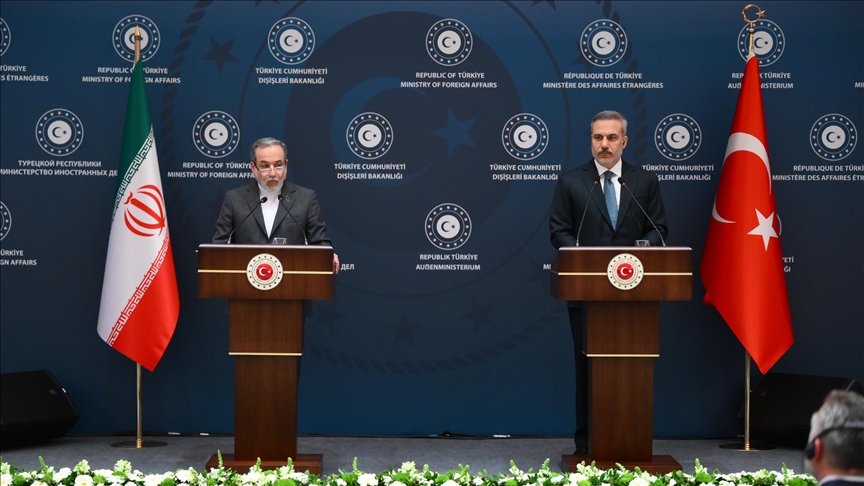 وزير خارجية إيران من إسطنبول: جاهزون للجلوس إلى طاولة المفاوضات