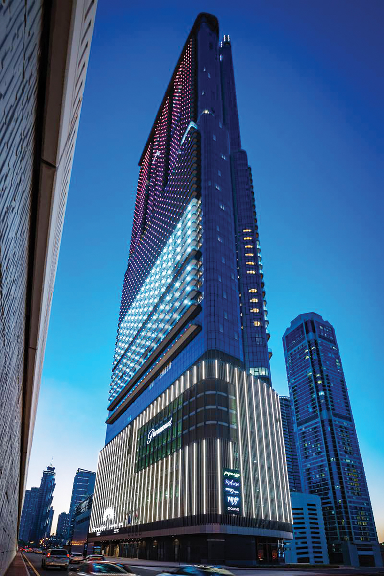 فندق باراماونت ميدتاون يفتتح أبوابه في دبي