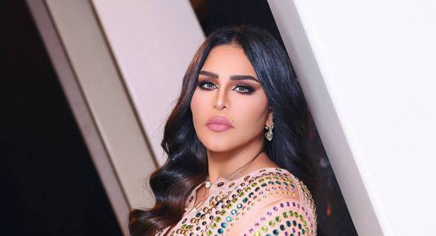 خمنوا كم بلغ ثمن فستان أحلام الذي أظهر نحافتها بوضوح