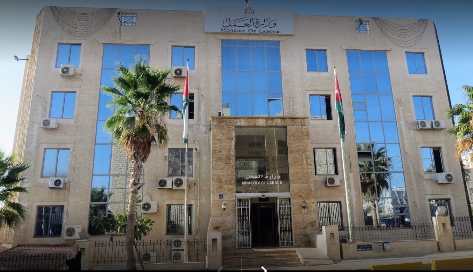 بعد نشر سرايا : وزارة العمل تعود عن قرارها بنقل مكتب عمل الزرقاء وتبحث  عن مبنى اخر 