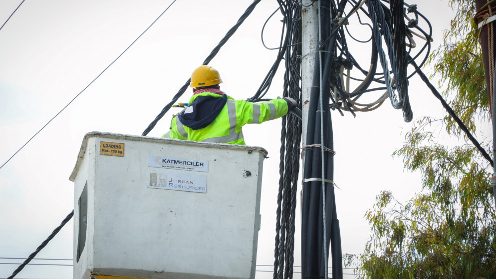تأخر إنارة الشارع الرئيسي في "الدجنية" بالمفرق يثير استياء الأهالي  ..  وكهرباء إربد ترد