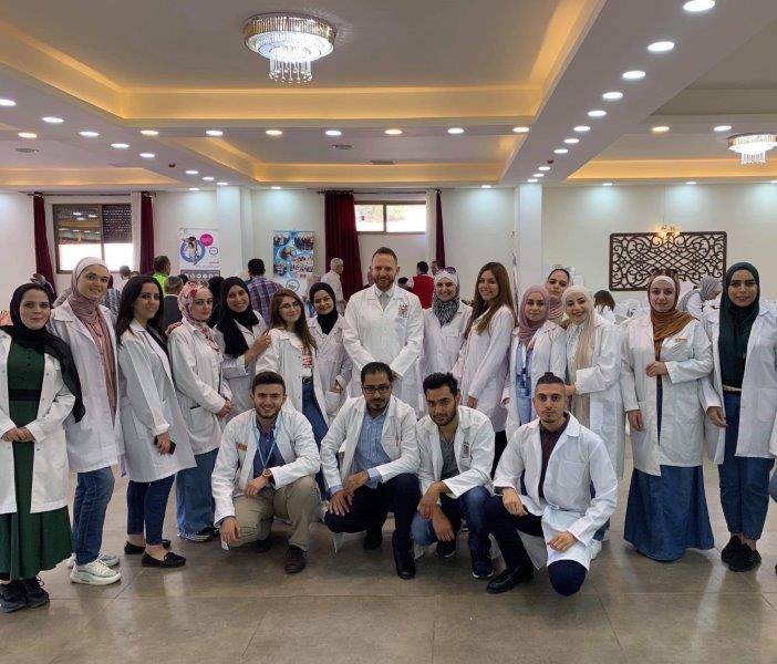 طلبة الصيدلة بجامعة البترا يشاركون بيوم صحي في عجلون