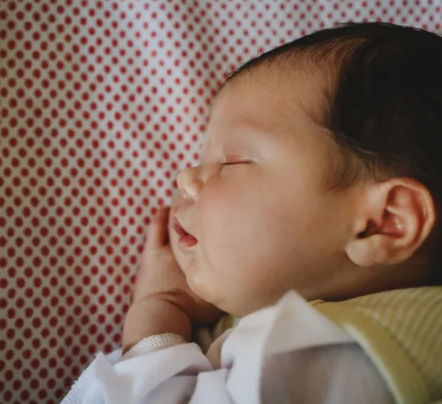 نصائح لتحسين نوم الطفل الرضيع ليلاً