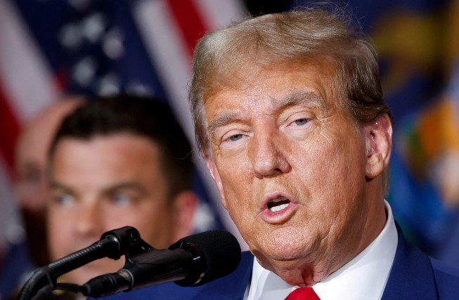 ترامب: "إسرائيل" تخسر معركة العلاقات العامة وعليها وقف الحرب