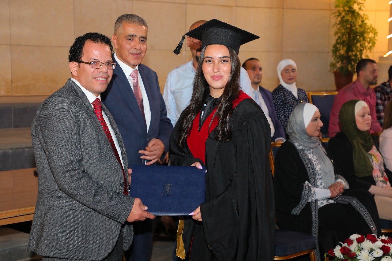 مركز التعليم المستمر بجامعة البترا يخرج طلبة الدبلوم التدريبي
