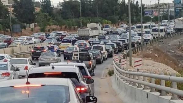 ازدحام مروري خانق في طريق المطار بسبب تعطل مركبة
