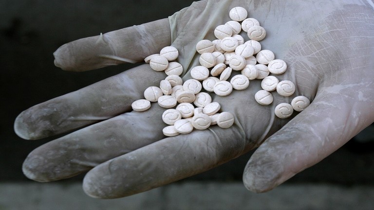 اليونان تضبط أكبر شحنة من المخدرات على مستوى العالم قادمة من سوريا 