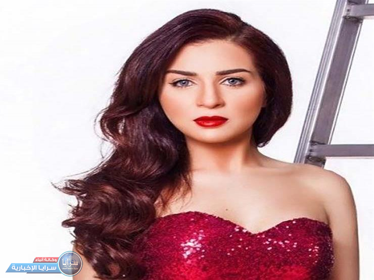 مي عز الدين تعلن إصابة والدتها بكورونا