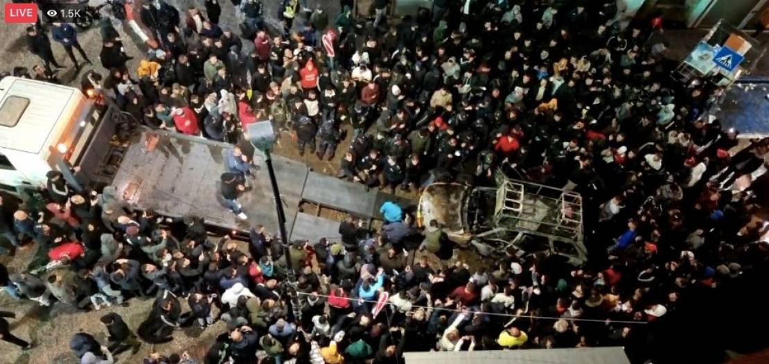 إحراق وتحطيم مركبة لمستوطنين وسط رام الله 