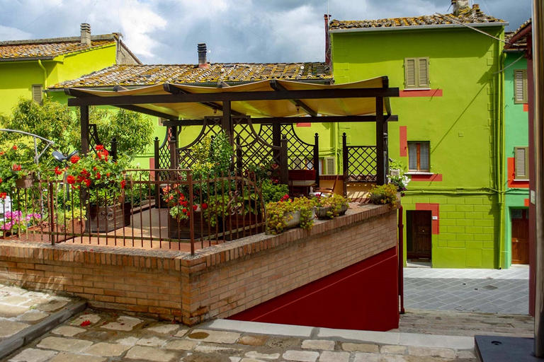 بالصور  ..  استمتع بسحر الطبيعة في قرية جيتزانو الايطالية