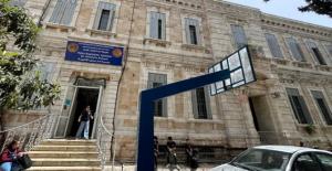 مدرسة عريقة داخل بلدة القدس القديمة يهددها الإغلاق