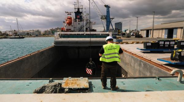 سفينة محملة بـ 240 طن مواد غذائية جاهزة للإبحار من قبرص إلى غزة