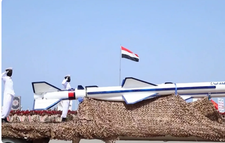 الحوثيون يعلنون استهداف مطار وأهداف حيوية وعسكرية إسرائيلية