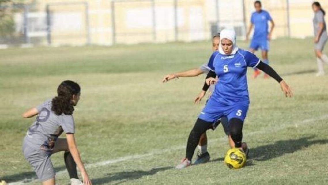 بشكل مفاجئ ..  لاعبة مصرية تتعرض لضرب مبرح وسط الملعب