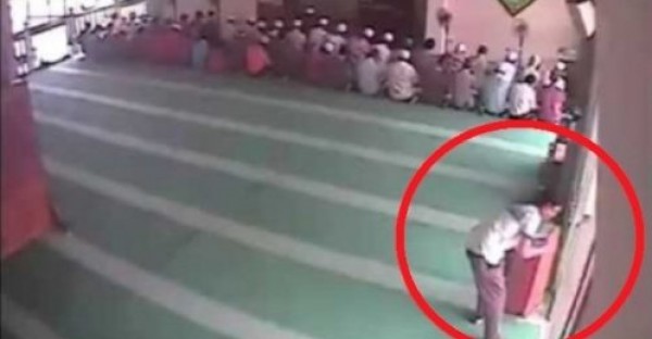 إغتصاب "فقيه" في المغرب من قبل أربعيني  ..  وزوجة الأخير تلتقط فيديو للحادثة لاسترجاع مالها  ..  "تفاصيل" 