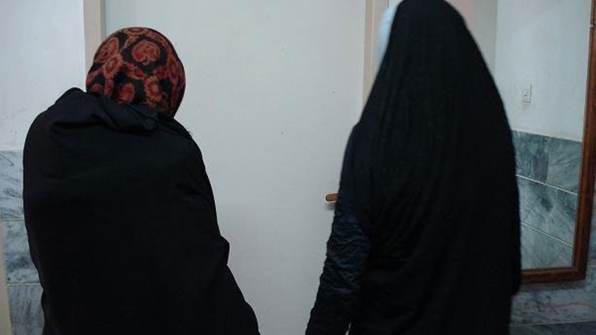 إيران تعتقل امرأتين وتغلق نقابة بسبب "أغنية"