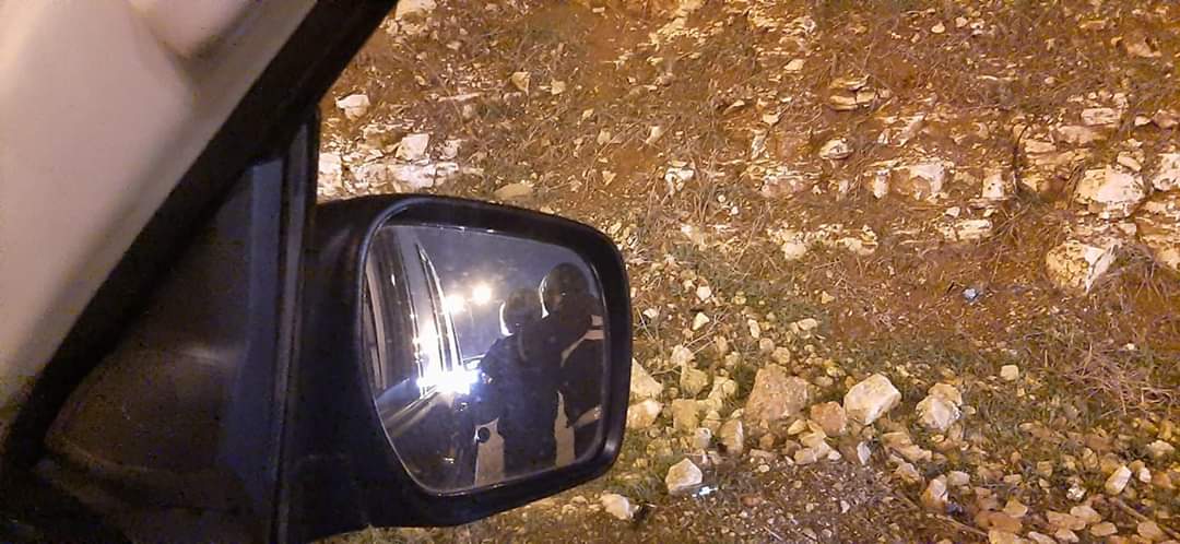الكاتبة هند خلفيات تروي ما فعله معها رجل السير على طريق المطار ..  (تفاصيل)