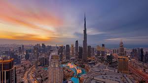 دوي انفجارات في وسط دبي 