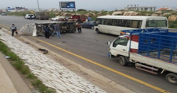 اصابة 14 وافد مصري جراء حادث تصادم في منطقة زيزيا