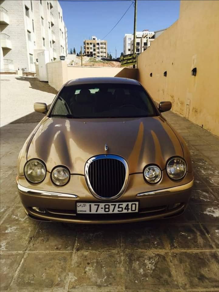 جاكوار مميزة موديل 2001