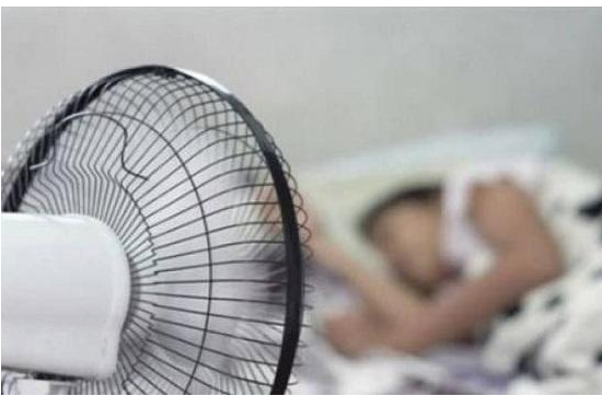 بلاش تشغلها ..  5 أضرار لعمل المروحة طوال الليل