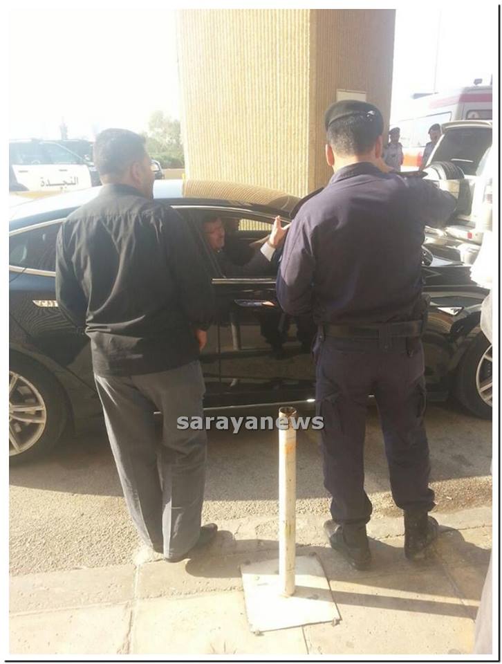 بالصور ..  وزير الصحة يصل الى مستشفى الملك عبدالله المؤسس قبل وصول باقي المصابين