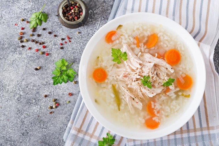  إليكِ طريقة عمل شوربة الشوفان بالدجاج