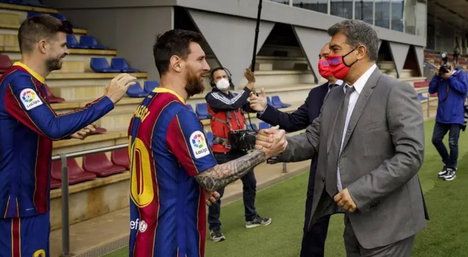 لابورتا عن عودة ميسي إلى برشلونة: لن يأتي ليلعب 15 دقيقة