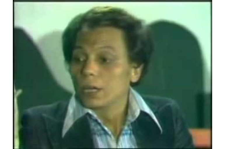 قصة النهاية المأساوية لبطل مسرحية "شاهد مشافش حاجة" مع عادل إمام