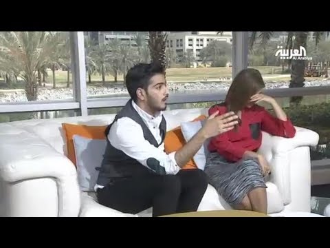 بالفيديو  ..  مذيعة قناة العربية تكتشف انها حامل على الهواء مباشرة