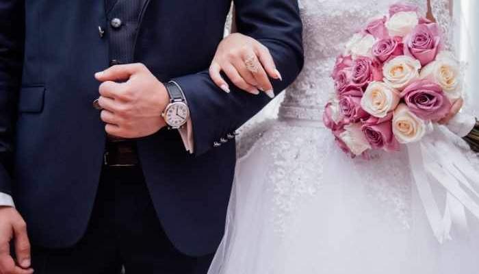 ممثلة شهيرة رفضت 165 عريساً ..  ومعجب تزوجها من دون علمها!