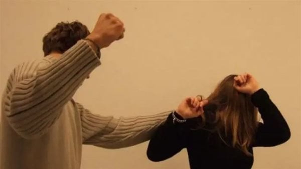 تفسير حلم ضرب الزوجة في المنام وعلاقته بتقديم هدية ثمينة