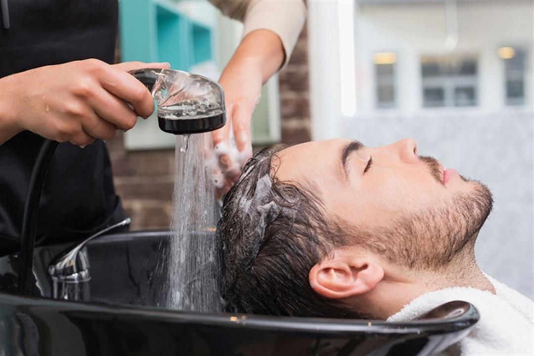 يختلف ما بين المرأة والرجل ..  كم مرة يجب غسل الشعر أسبوعيا؟