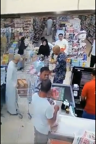 غضب بالكويت من تصرف رجل عسكري في مركز تسوق والداخلية تتحرك ..  فيديو