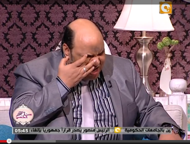 بالفيديو ..  بطل قوى خارقة يثنى العملات المعدنية بـ”عينه”