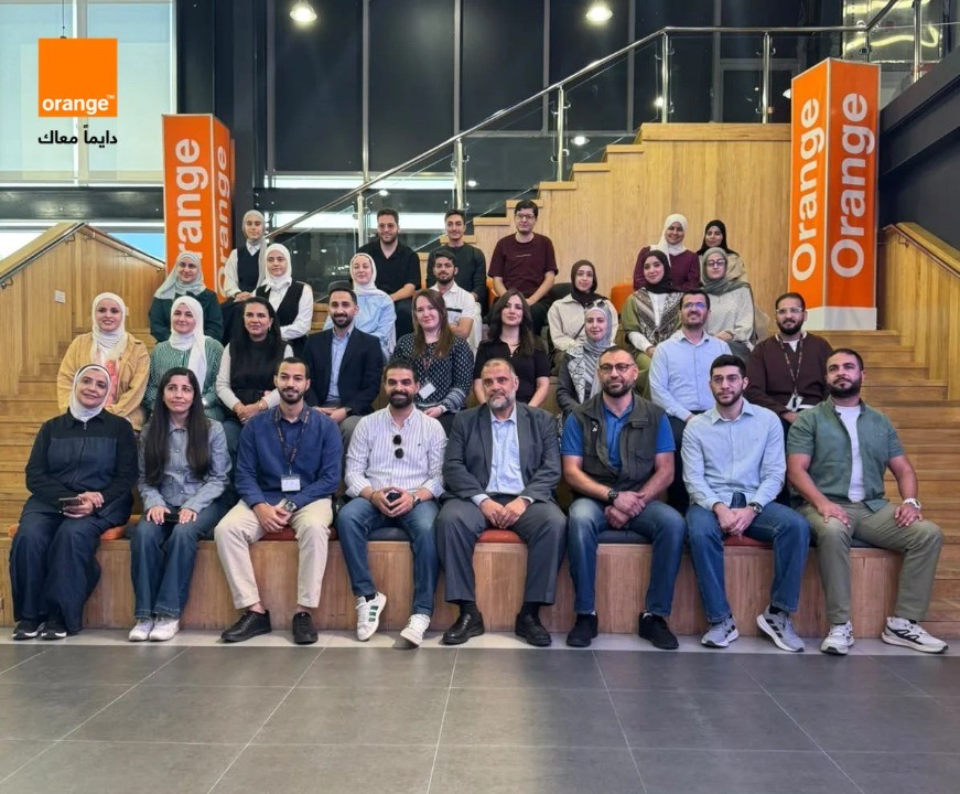 من خلال مركز أورنج الرقمي وضمن برنامج Engage for Change موظفو أورنج الأردن يتطوعون لدعم مشاركي تحدي أورنج الصيفي 2026