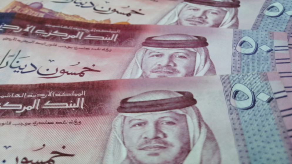 الحكومة تطفئ ديونا بقيمة 2 مليار دينار خلال النصف الأول من العام الحالي 
