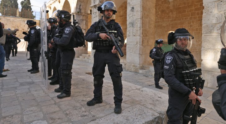 الاحتلال يعتقل 9 شبان في القدس