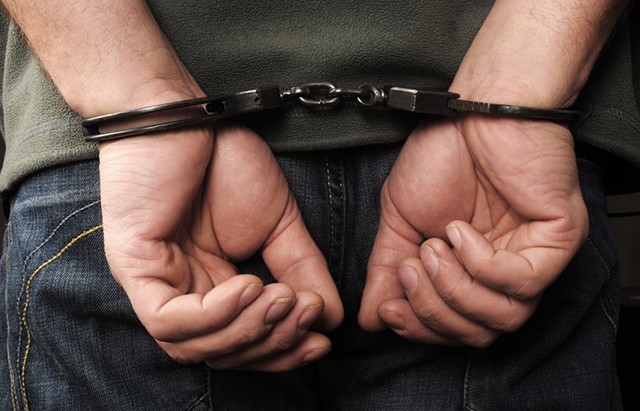 القبض على شخصين عرضا وباعا تذاكر لمباراة الأردن والعراق في السوق السوداء 