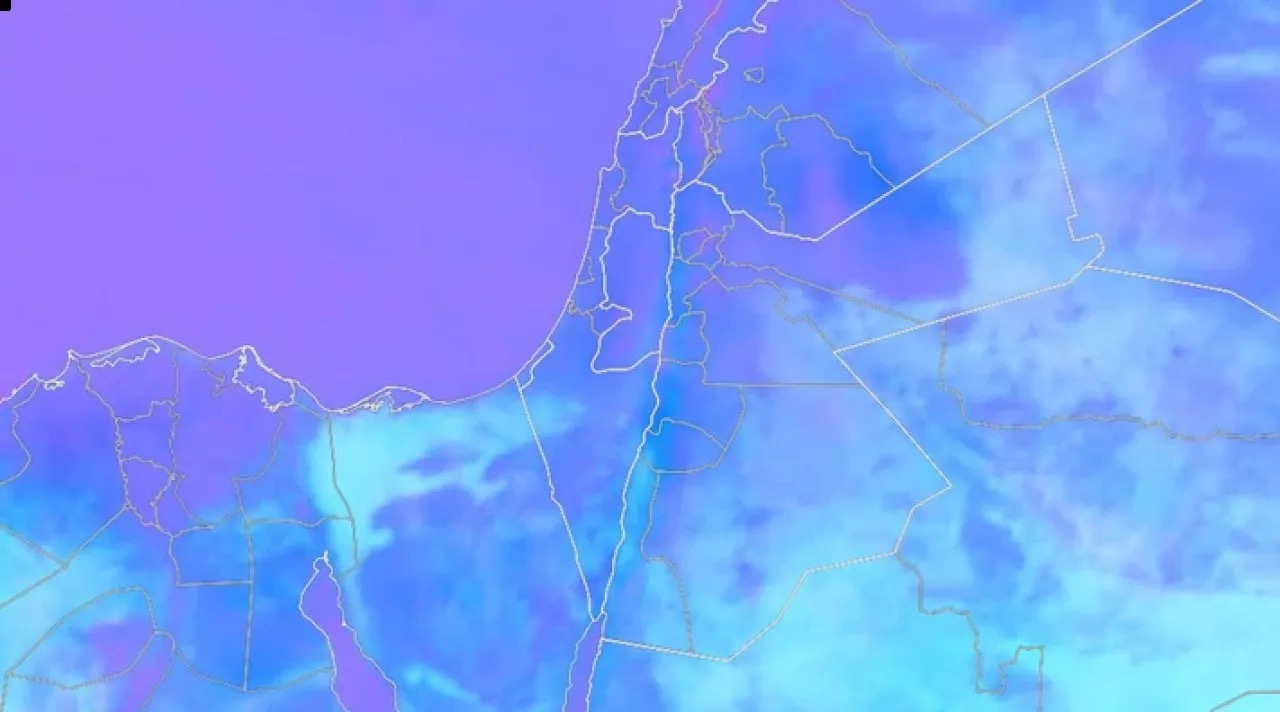 موجة غبارية كثيفة تؤثر على الطريق الصحراوي باتجاه عمّان
