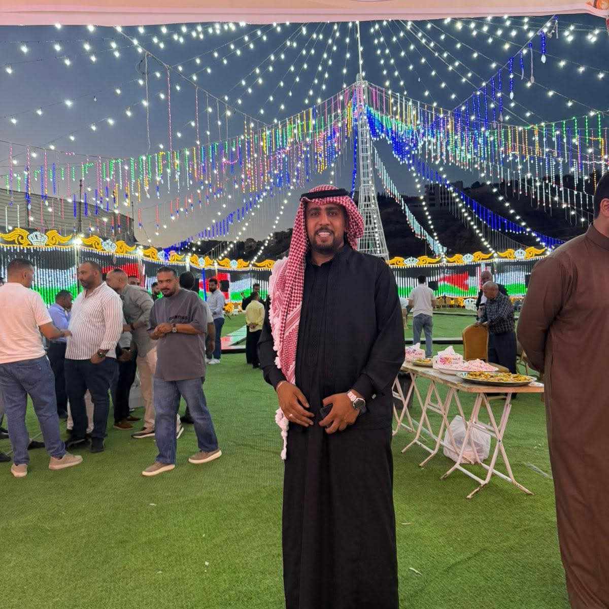 نتقدم بأصدق التهاني وأطيب التبريكات إلى السيد بلال نبيل الدويكات بمناسبة زفاف الميمون