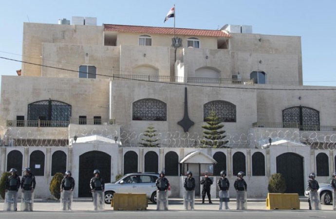 سوريا تدعو الأردن إلى اكمال طاقم سفارتها في دمشق