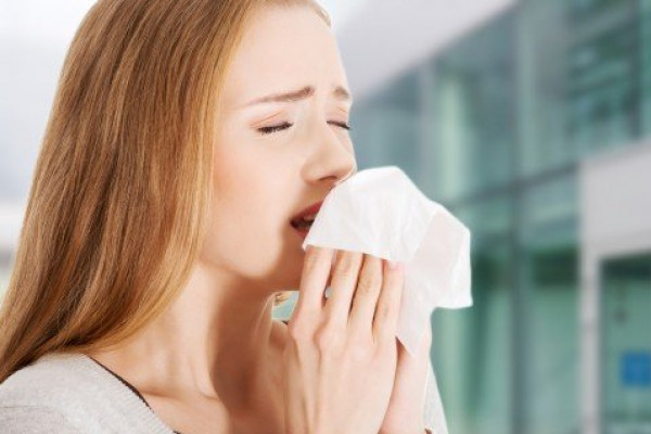 مع انسداد الأنف ..  النوم بهذه الوضعية يساعدك كثيراً  