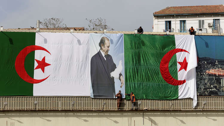 دعوات للتظاهر بالجزائر ضد بوتفليقة